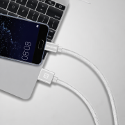 Lade- und Datenkabel Swissten Textile USB / USB-C 1,2 m
