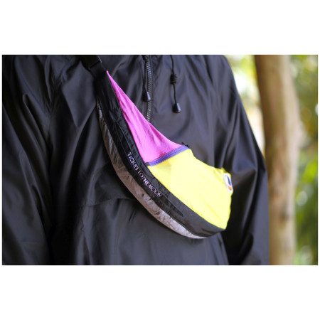 Hüfttasche Ticket to the Moon Upcycled Sling Bag Unique Edition