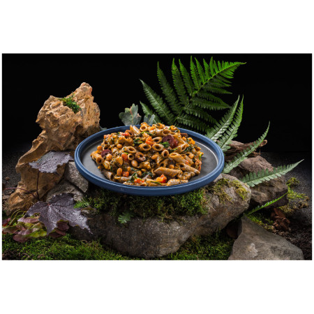 Trekkingnahrung Adventure Menu Cricket Protein Penne in einer Sauce mit Bohnen, Spinat und Oliven